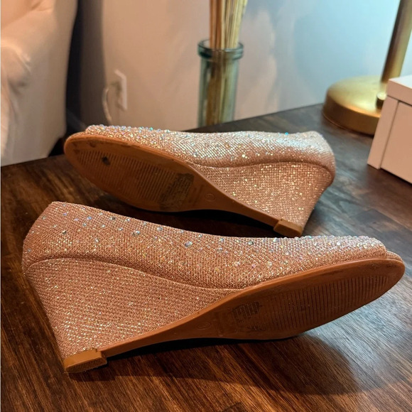 Gold wedge heels - Picture 7 of 7